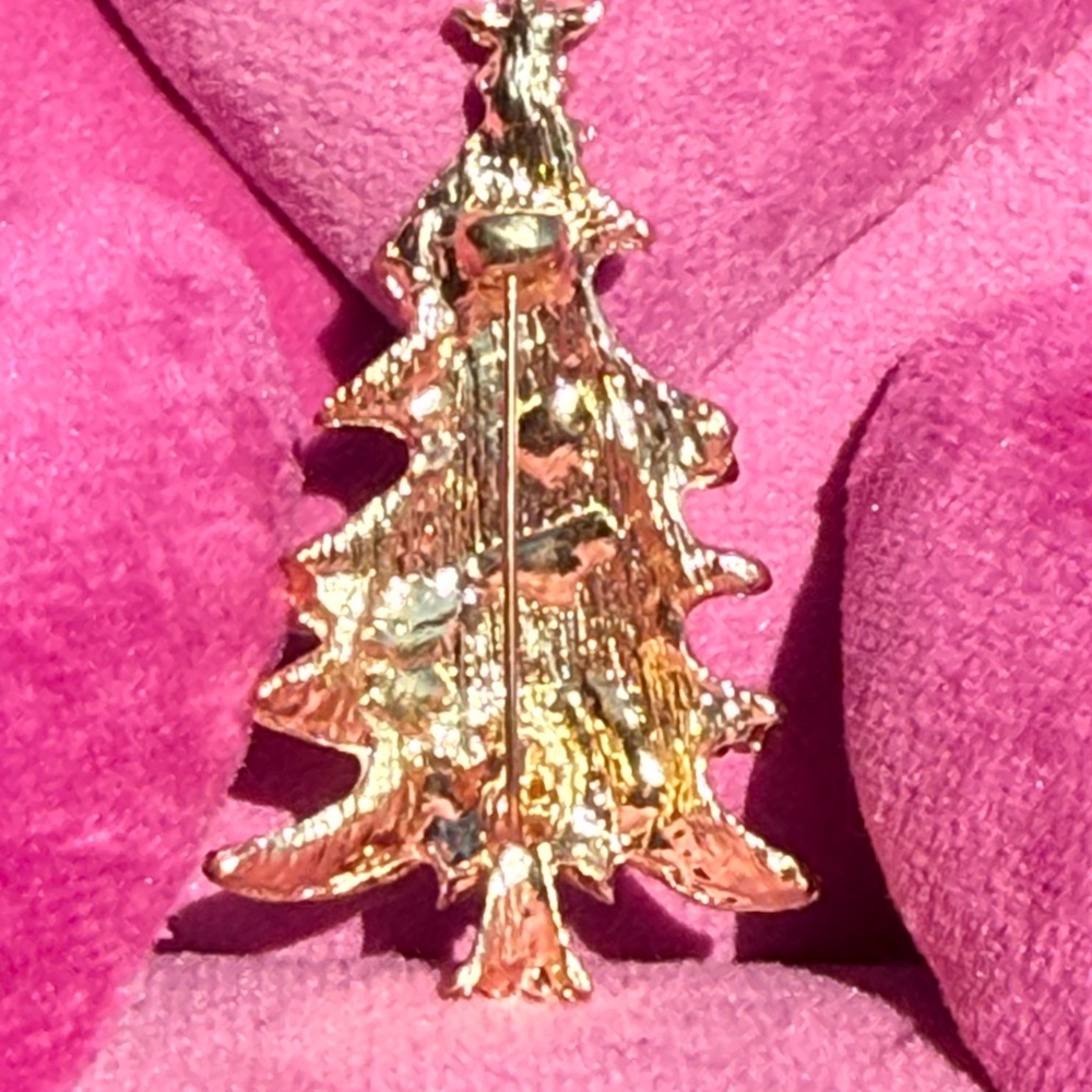 NWT! Festive White Christmas Tree Rhinestone Brooch Gold Tone - Picture 7 of 7